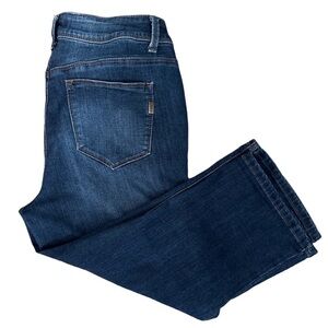 1822 Distressed Capri Jeans